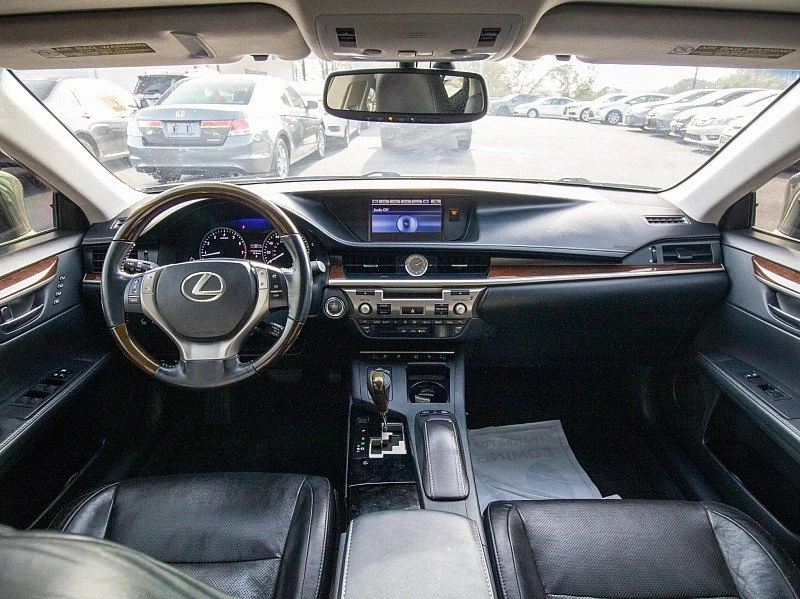 2014 Lexus ES 6th Gen - Image 6 of 7