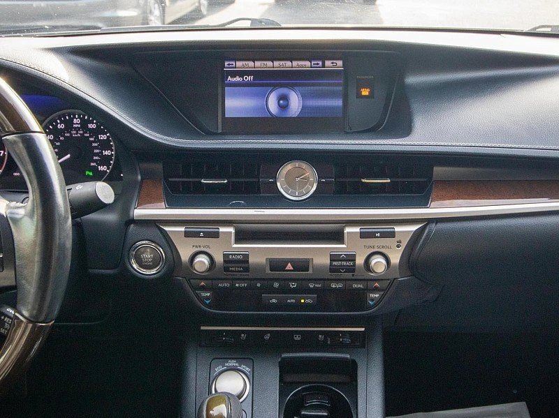 2014 Lexus ES 6th Gen - Image 5 of 7