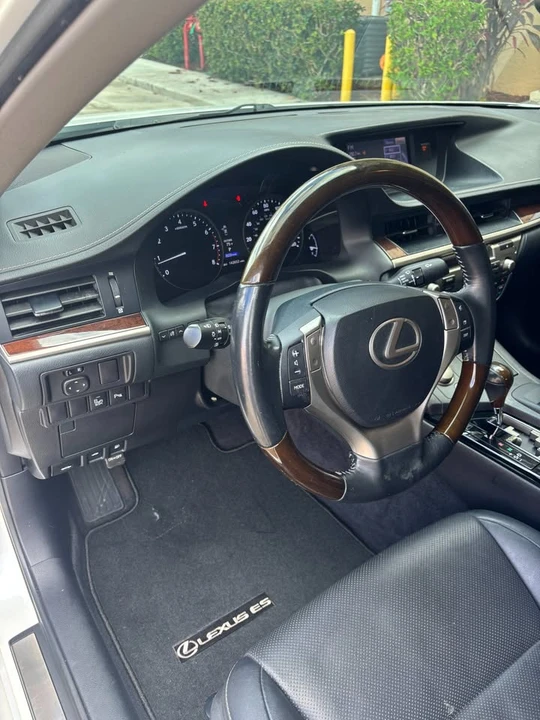 2014 Lexus ES 6th Gen - Image 13 of 14