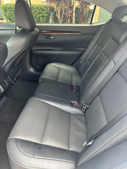 2014 Lexus ES 6th Gen - Image 11 of 14
