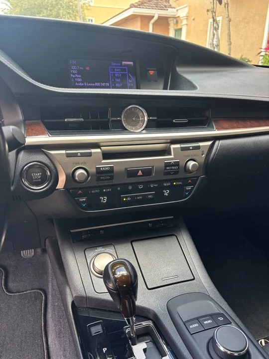 2014 Lexus ES 6th Gen - Image 10 of 14