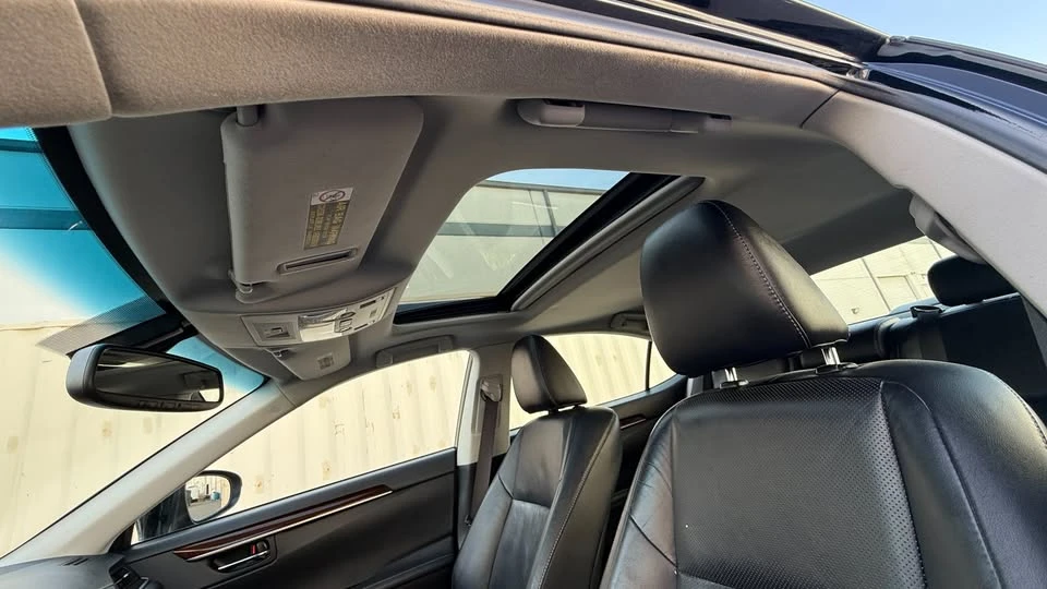 2014 Lexus ES 6th Gen - Image 15 of 20
