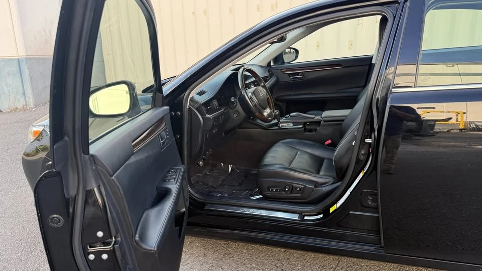 2014 Lexus ES 6th Gen - Image 12 of 20