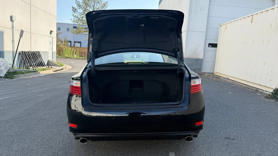 2014 Lexus ES 6th Gen - Image 10 of 20