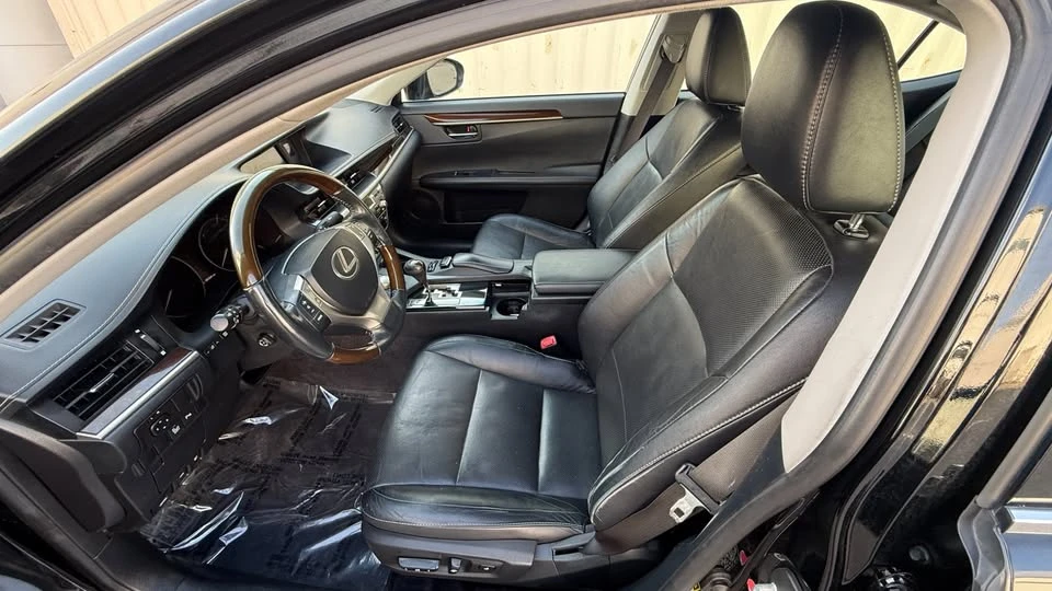 2014 Lexus ES 6th Gen - Image 13 of 20
