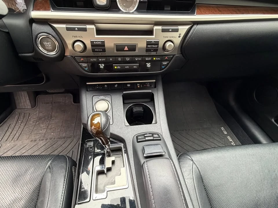 2014 Lexus ES 6th Gen - Image 8 of 12