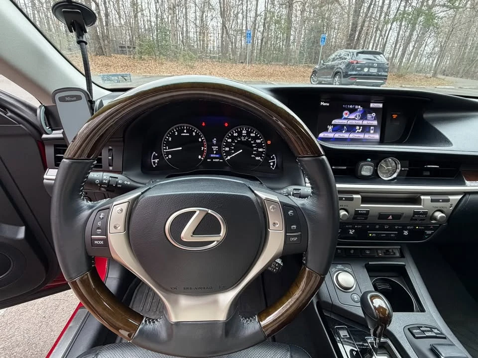 2014 Lexus ES 6th Gen - Image 7 of 12
