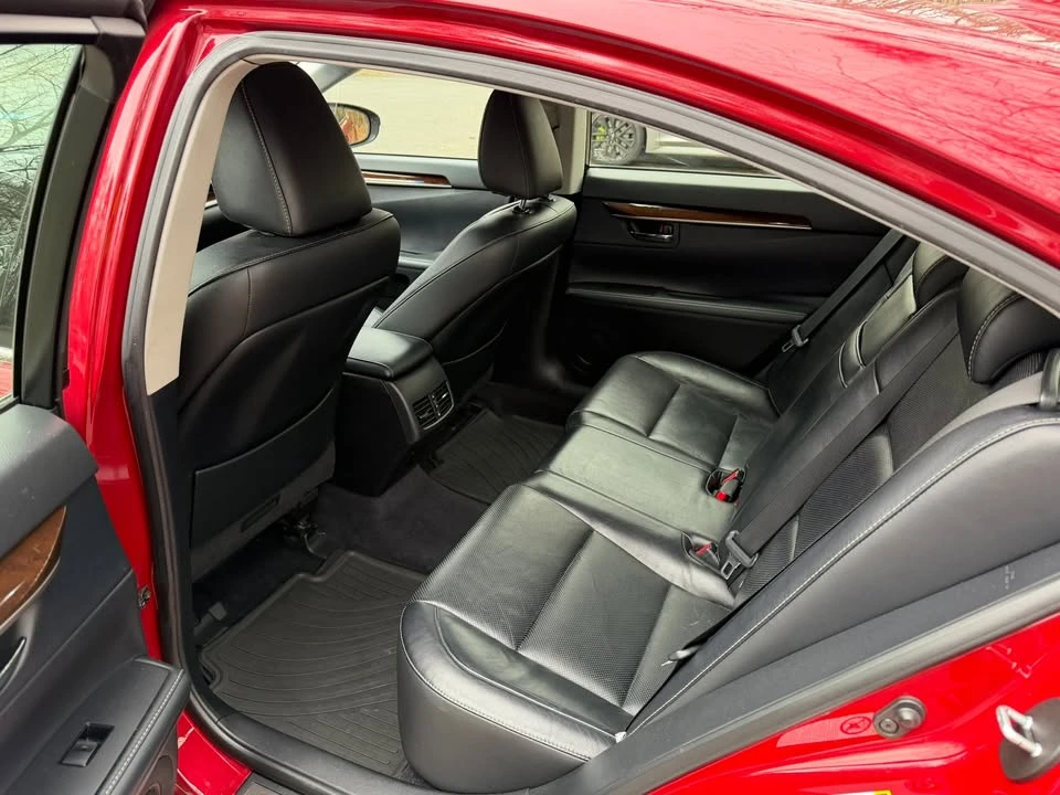 2014 Lexus ES 6th Gen - Image 6 of 12