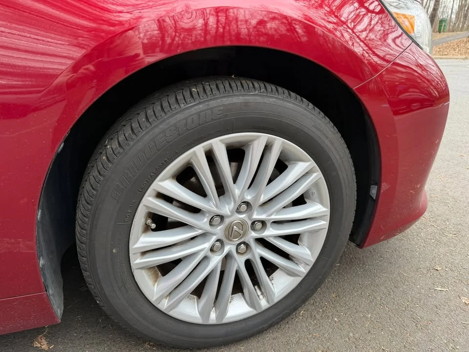 2014 Lexus ES 6th Gen - Image 10 of 12