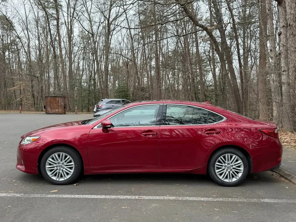 2014 Lexus ES 6th Gen - Image 4 of 12