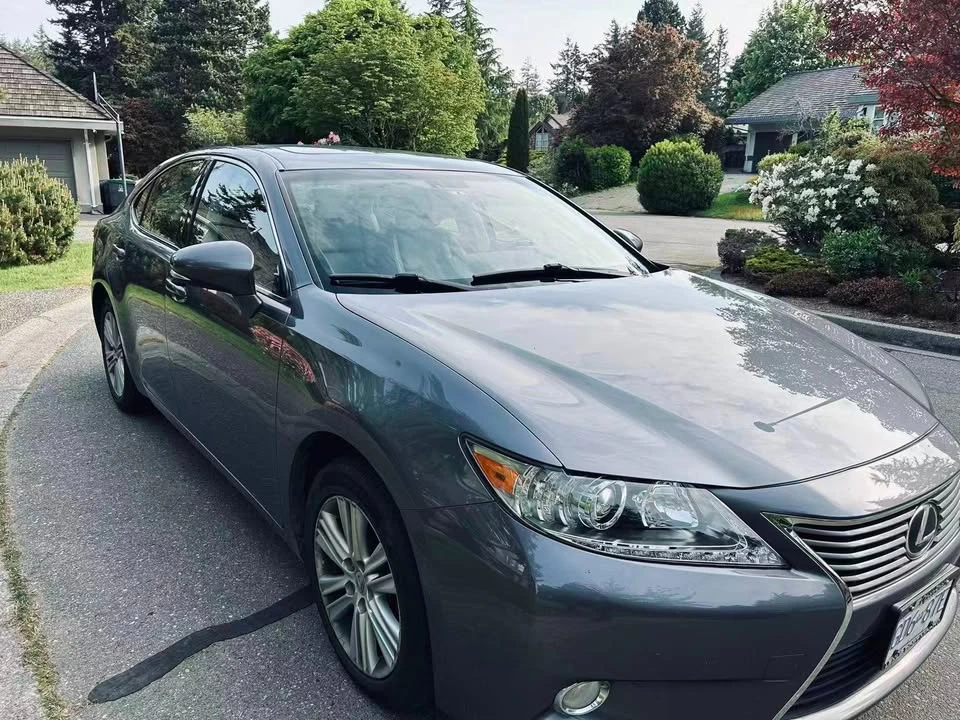 2014 Lexus ES 6th Gen - Image 3 of 5