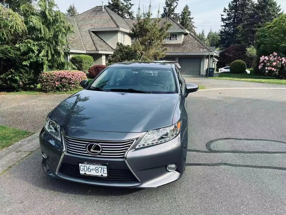 2014 Lexus ES 6th Gen - Image 2 of 5