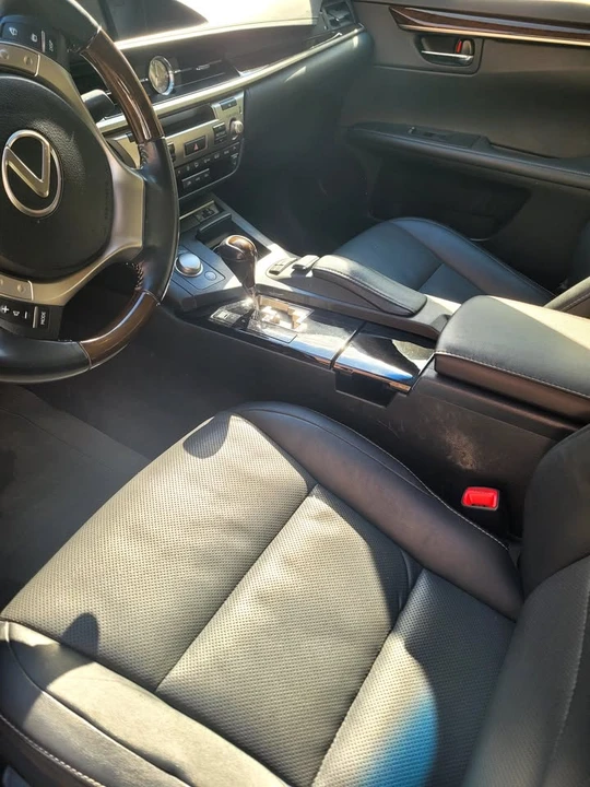 2014 Lexus ES 6th Gen - Image 6 of 7