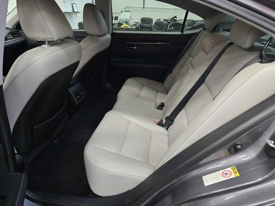 2014 Lexus ES 6th Gen - Image 10 of 11