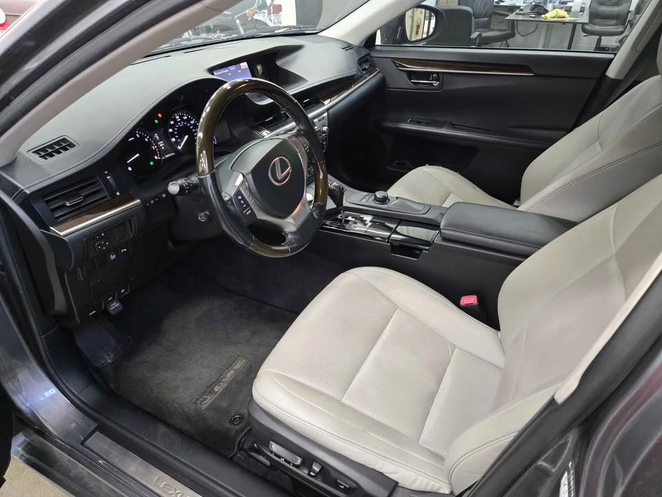 2014 Lexus ES 6th Gen - Image 7 of 11