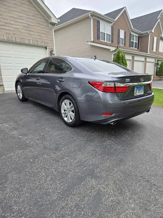 2014 Lexus ES 6th Gen - Image 3 of 11