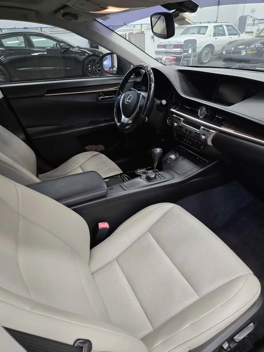 2014 Lexus ES 6th Gen - Image 8 of 11