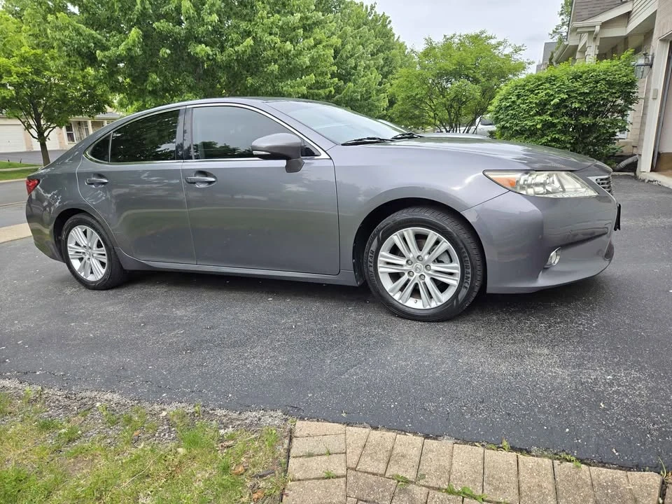 2014 Lexus ES 6th Gen - Image 5 of 11