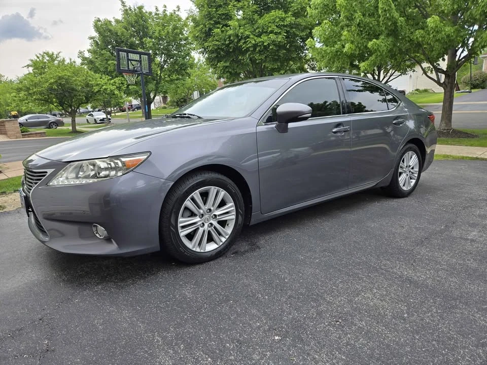 2014 Lexus ES 6th Gen - Image 2 of 11