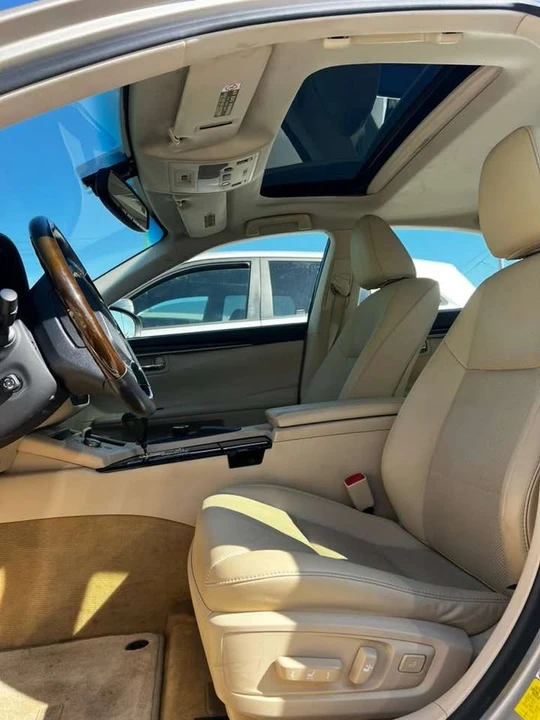 2014 Lexus ES 6th Gen - Image 6 of 8