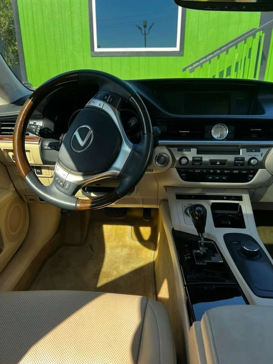2014 Lexus ES 6th Gen - Image 7 of 8