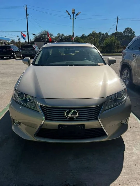 2014 Lexus ES 6th Gen - Image 3 of 8