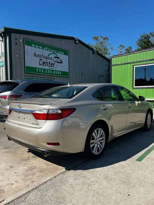 2014 Lexus ES 6th Gen - Image 2 of 8