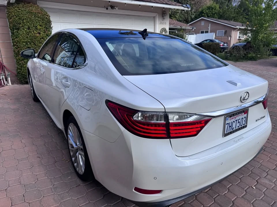 2014 Lexus ES 6th Gen - Image 5 of 20