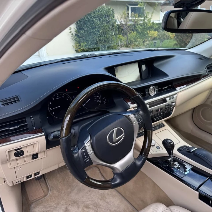 2014 Lexus ES 6th Gen - Image 12 of 20