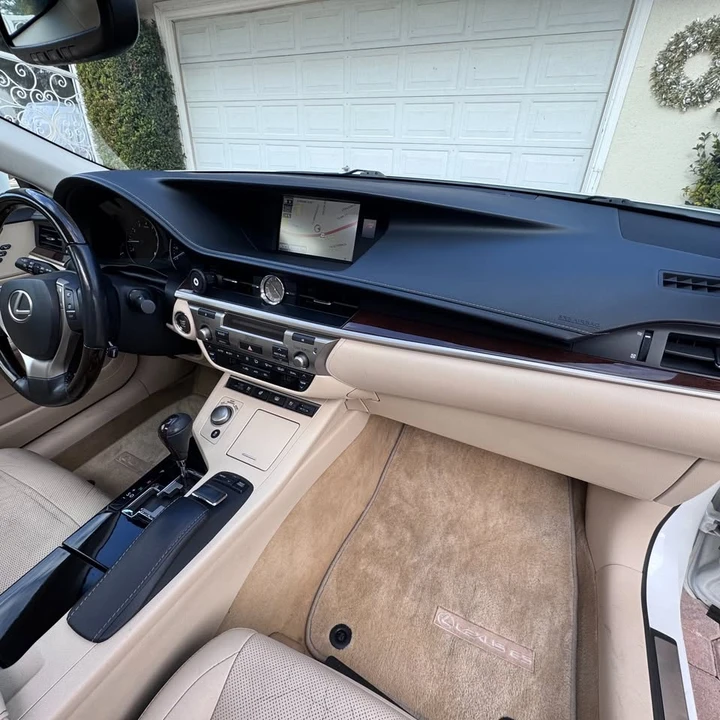 2014 Lexus ES 6th Gen - Image 11 of 20