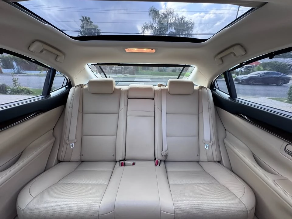 2014 Lexus ES 6th Gen - Image 8 of 20