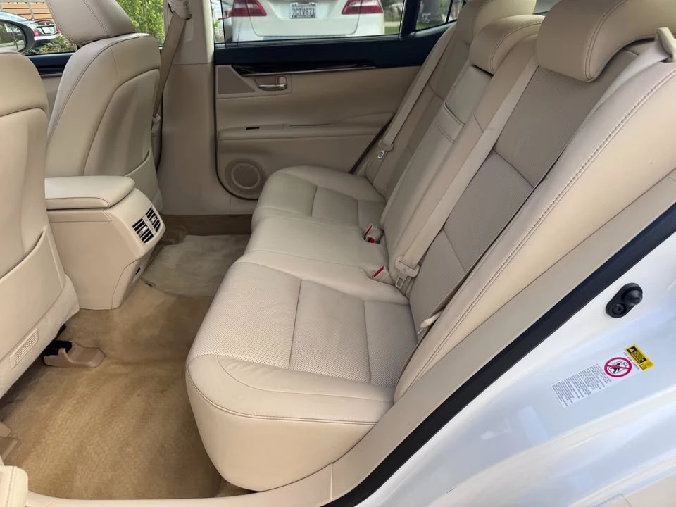 2014 Lexus ES 6th Gen - Image 10 of 20