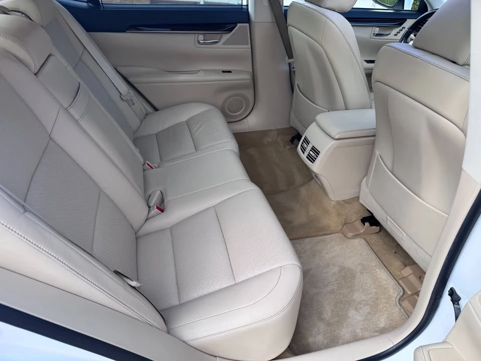 2014 Lexus ES 6th Gen - Image 9 of 20