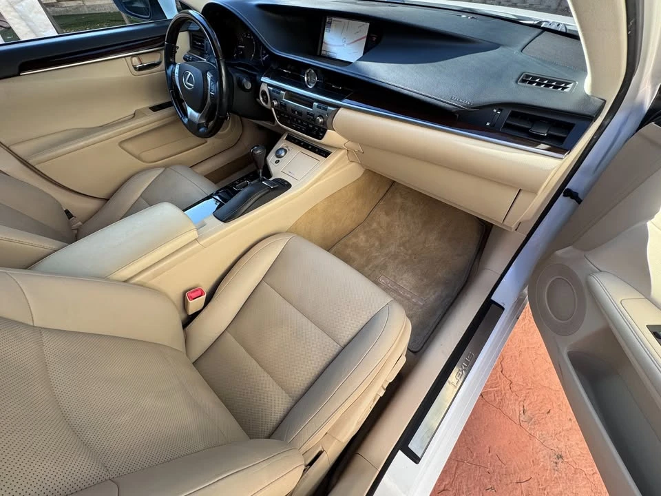 2014 Lexus ES 6th Gen - Image 18 of 20