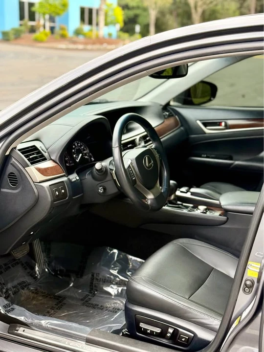 2014 Lexus GS 4th Gen - Image 13 of 16