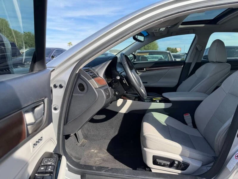 2014 Lexus GS 4th Gen - Image 10 of 18