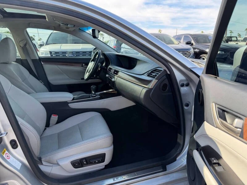 2014 Lexus GS 4th Gen - Image 17 of 18