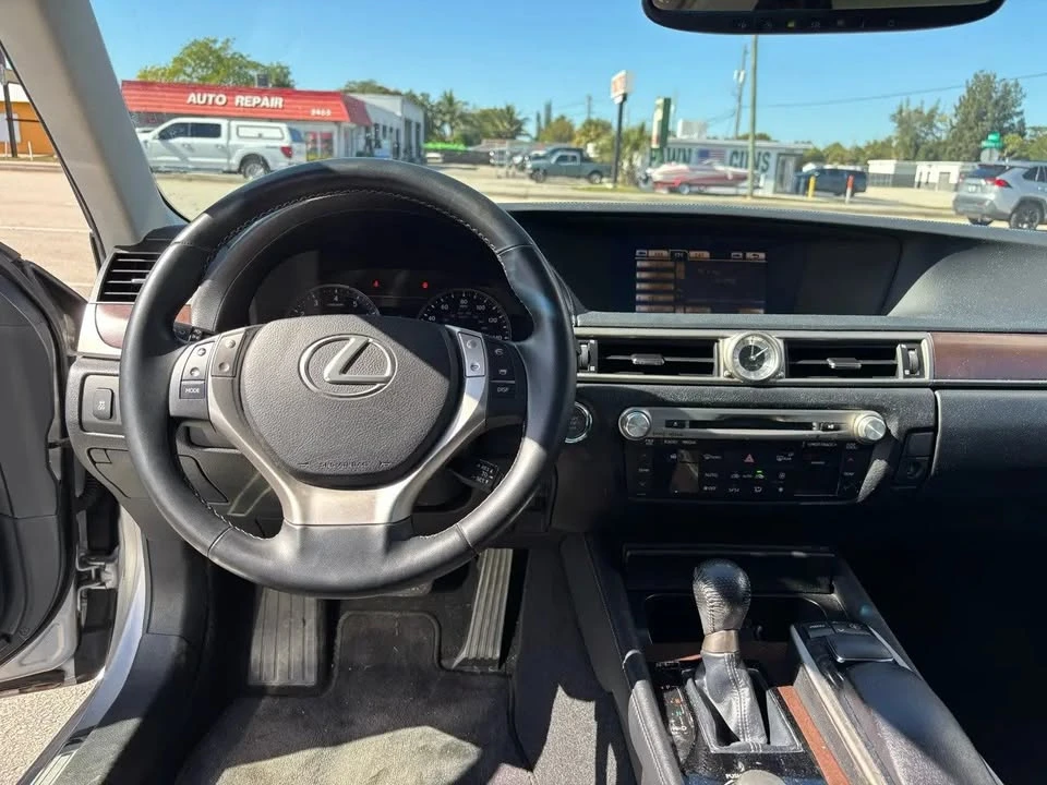 2014 Lexus GS 4th Gen - Image 5 of 10
