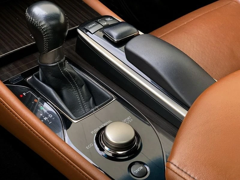 2014 Lexus GS 4th Gen - Image 15 of 20