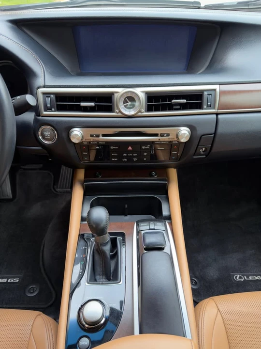 2014 Lexus GS 4th Gen - Image 9 of 19
