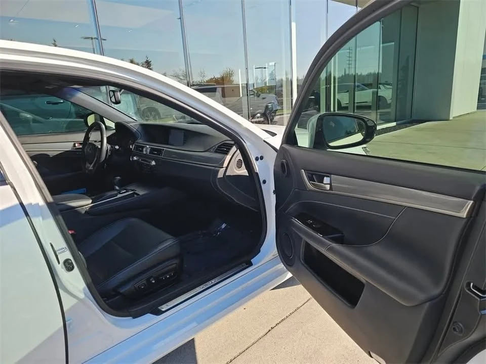 2014 Lexus GS 4th Gen - Image 11 of 16