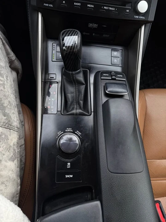 2014 Lexus IS 3rd Gen - Image 15 of 19