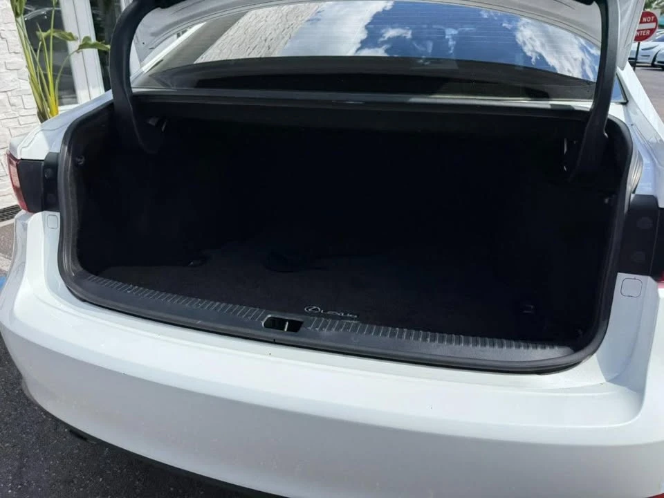 2014 Lexus IS 3rd Gen - Image 19 of 20