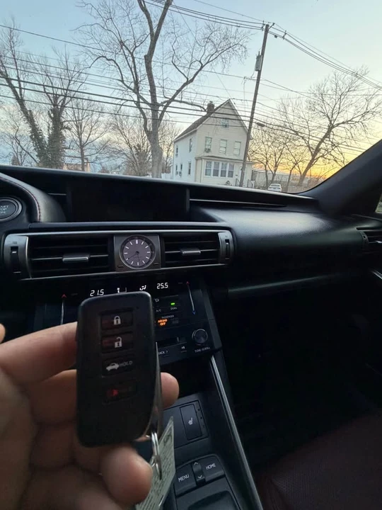 2014 Lexus IS 3rd Gen - Image 15 of 18