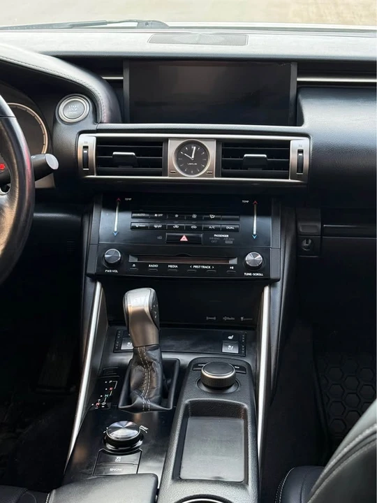 2014 Lexus IS 3rd Gen - Image 15 of 20