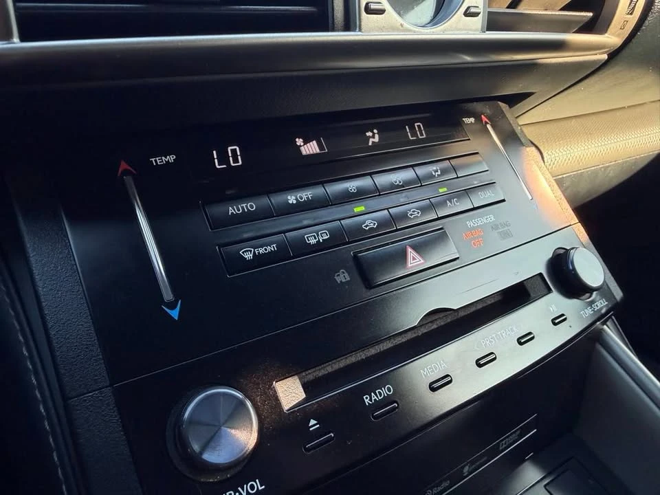 2014 Lexus IS 3rd Gen - Image 16 of 20
