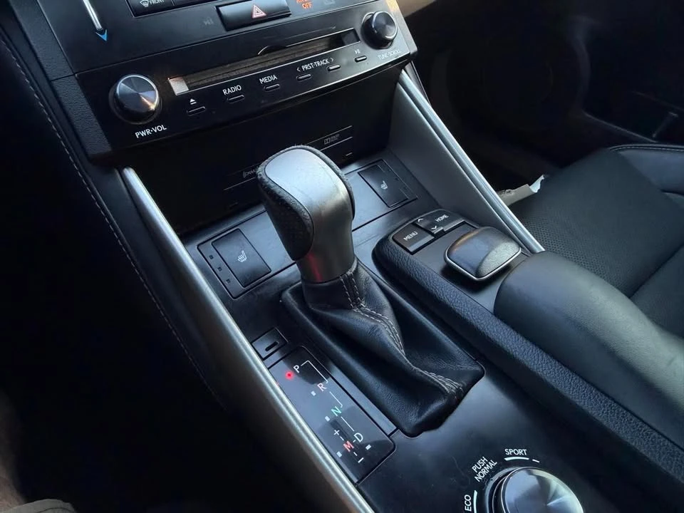 2014 Lexus IS 3rd Gen - Image 17 of 20