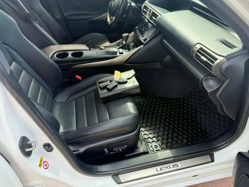 2014 Lexus IS 3rd Gen - Image 19 of 20