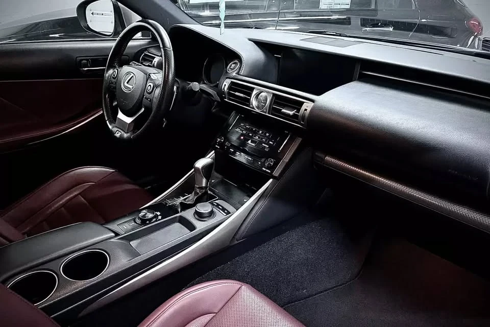 2014 Lexus IS 3rd Gen - Image 17 of 20