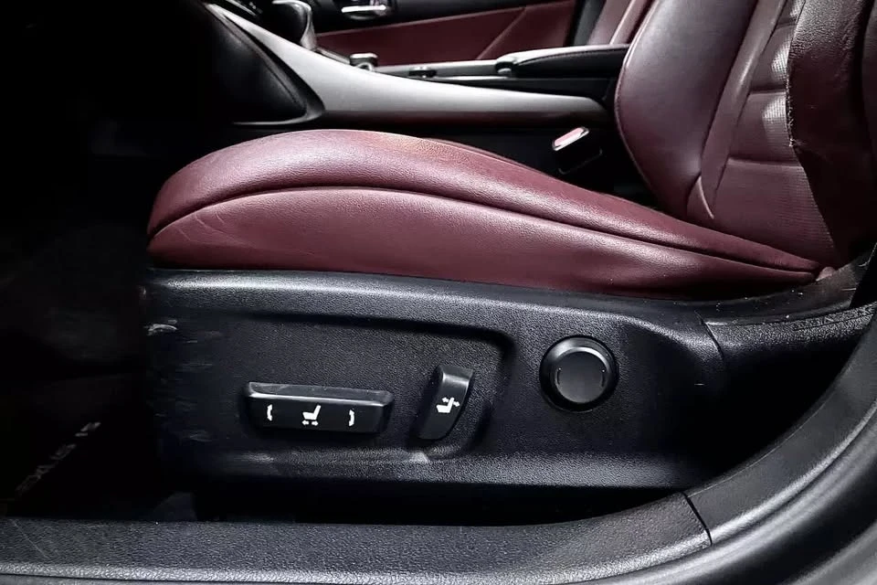 2014 Lexus IS 3rd Gen - Image 15 of 20